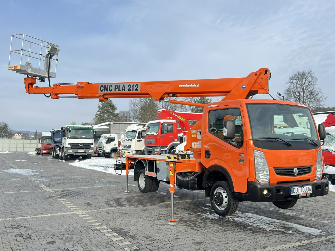 Platform udara yang dipasang di truk Renault Maxity: gambar 11
