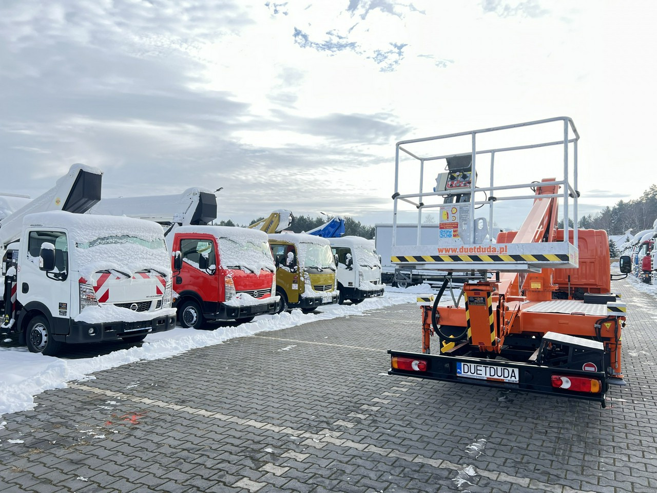 Platform udara yang dipasang di truk Renault Maxity: gambar 25