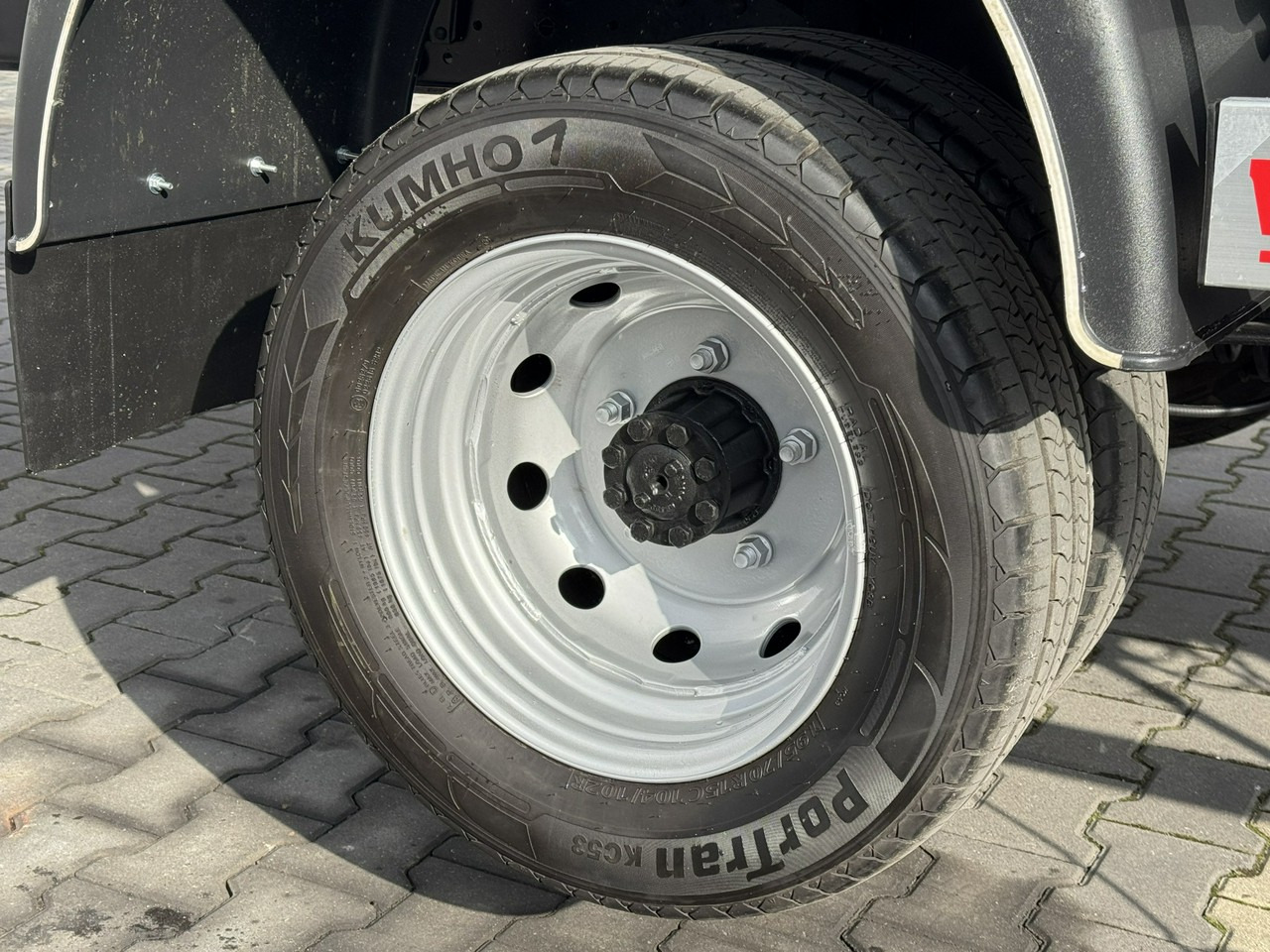 Platform udara yang dipasang di truk Renault Maxity: gambar 11