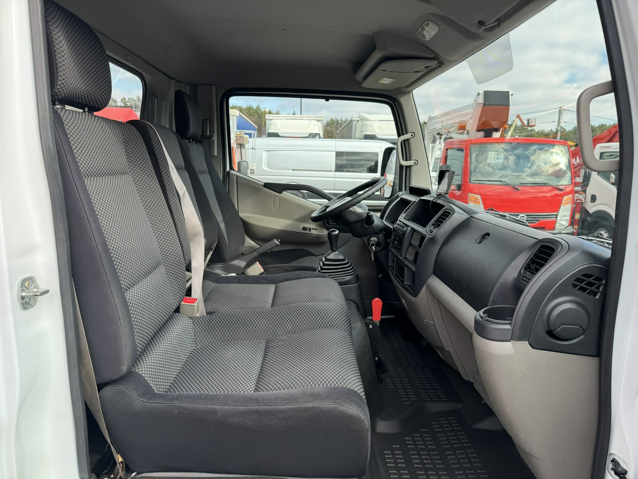 Platform udara yang dipasang di truk Renault Maxity: gambar 29