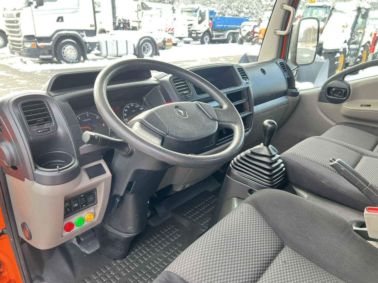 Platform udara yang dipasang di truk Renault Maxity: gambar 33