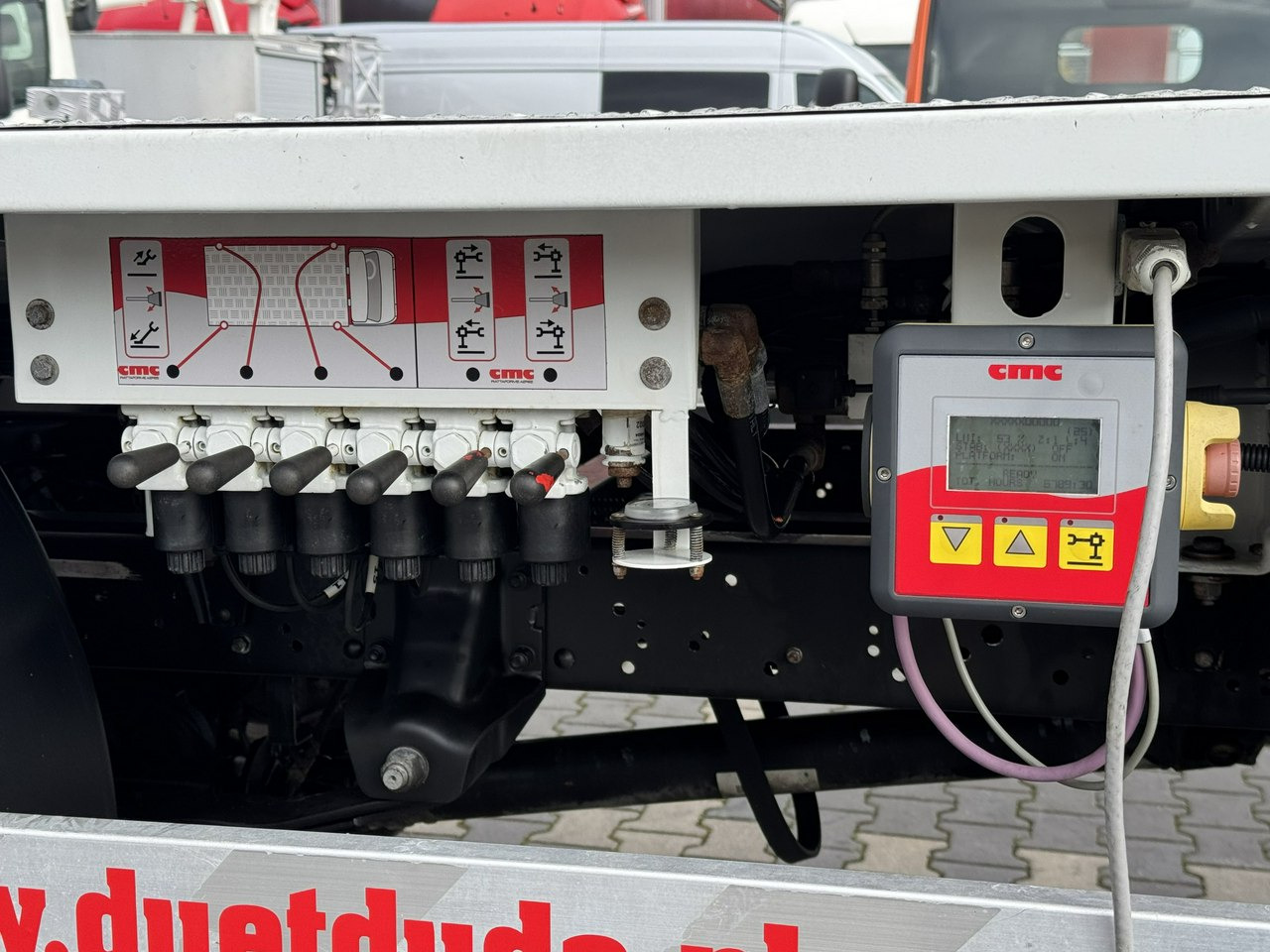 Platform udara yang dipasang di truk Renault Maxity: gambar 9