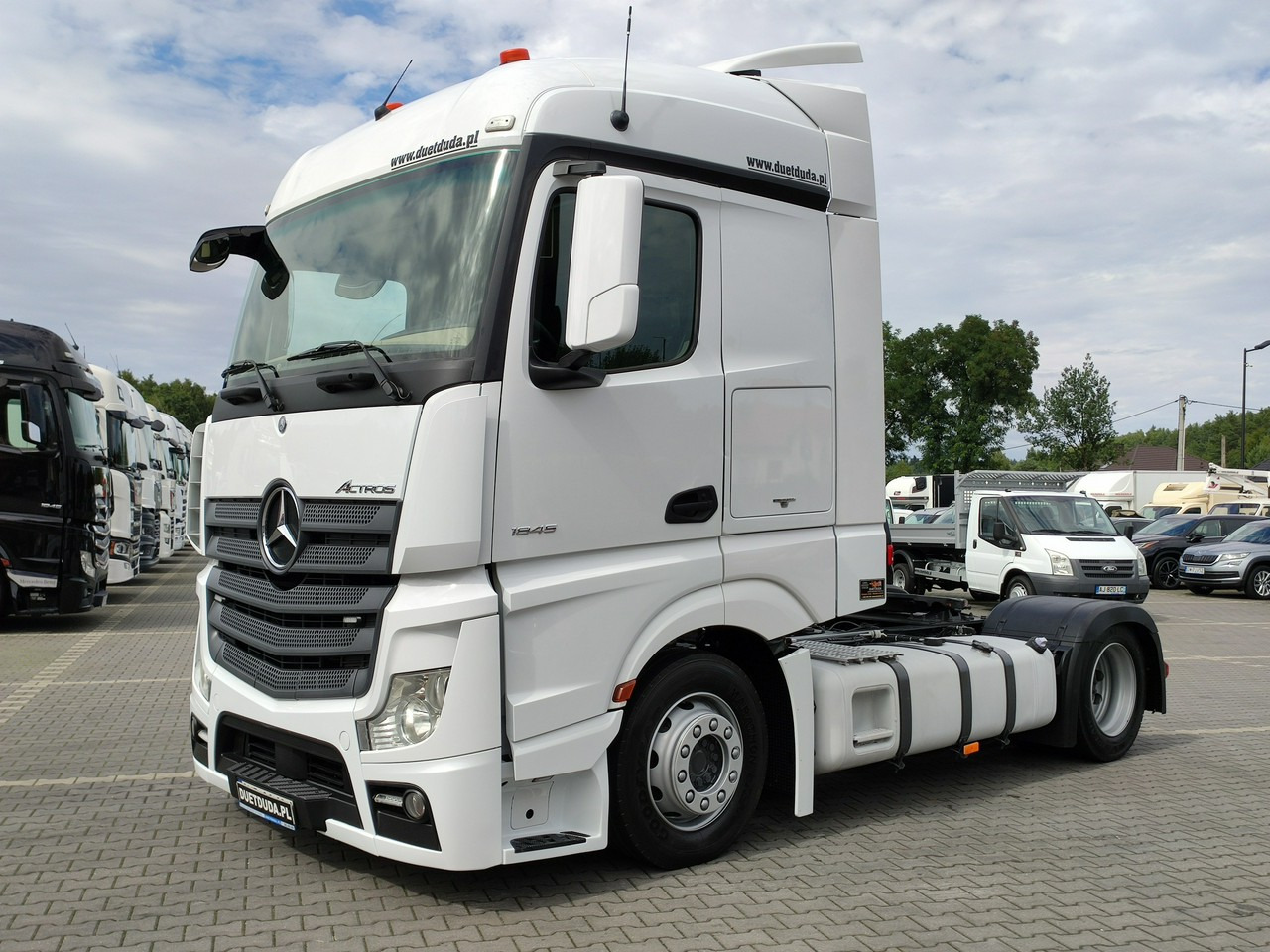 Mercedes ACTROS 1845 Euro 6 Low Deck Mega !!! - Tractor head: gambar 4 Mercedes ACTROS 1845 Euro 6 Low Deck Mega !!! - Tractor head: gambar 4