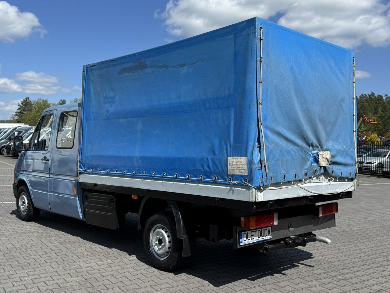 Van dengan terpal samping Volkswagen LT: gambar 13 Van dengan terpal samping Volkswagen LT: gambar 13