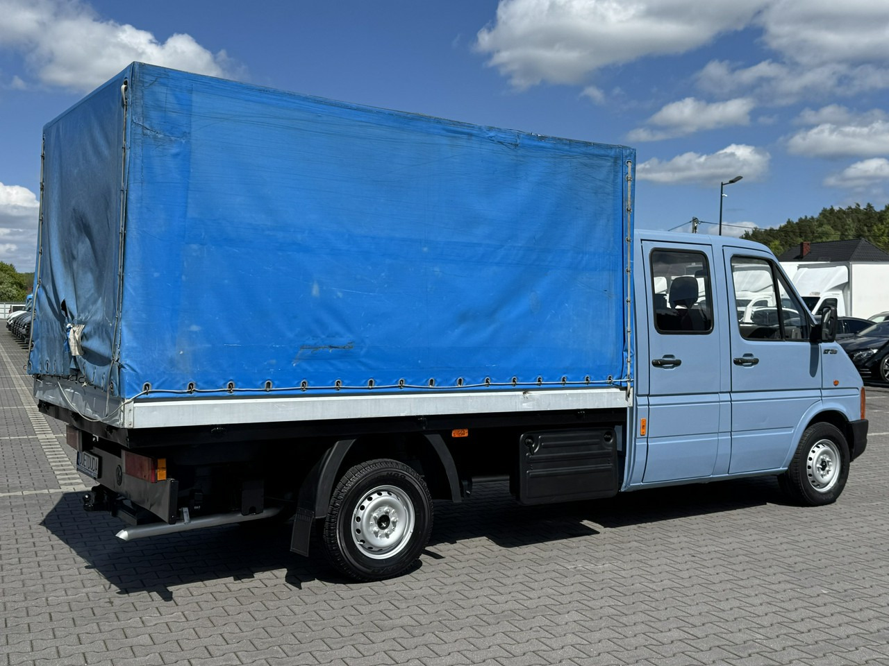 Van dengan terpal samping Volkswagen LT: gambar 9 Van dengan terpal samping Volkswagen LT: gambar 9