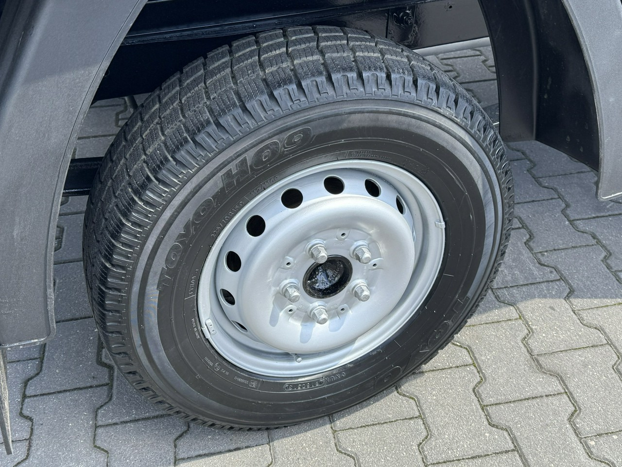 Van dengan terpal samping Volkswagen LT: gambar 10 Van dengan terpal samping Volkswagen LT: gambar 10