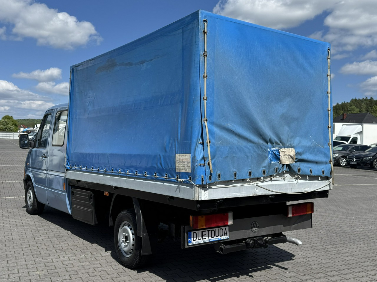 Van dengan terpal samping Volkswagen LT: gambar 15 Van dengan terpal samping Volkswagen LT: gambar 15