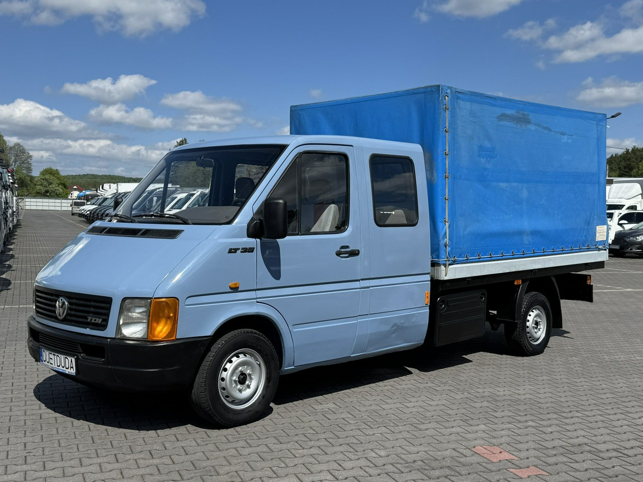 Van dengan terpal samping Volkswagen LT: gambar 8 Van dengan terpal samping Volkswagen LT: gambar 8