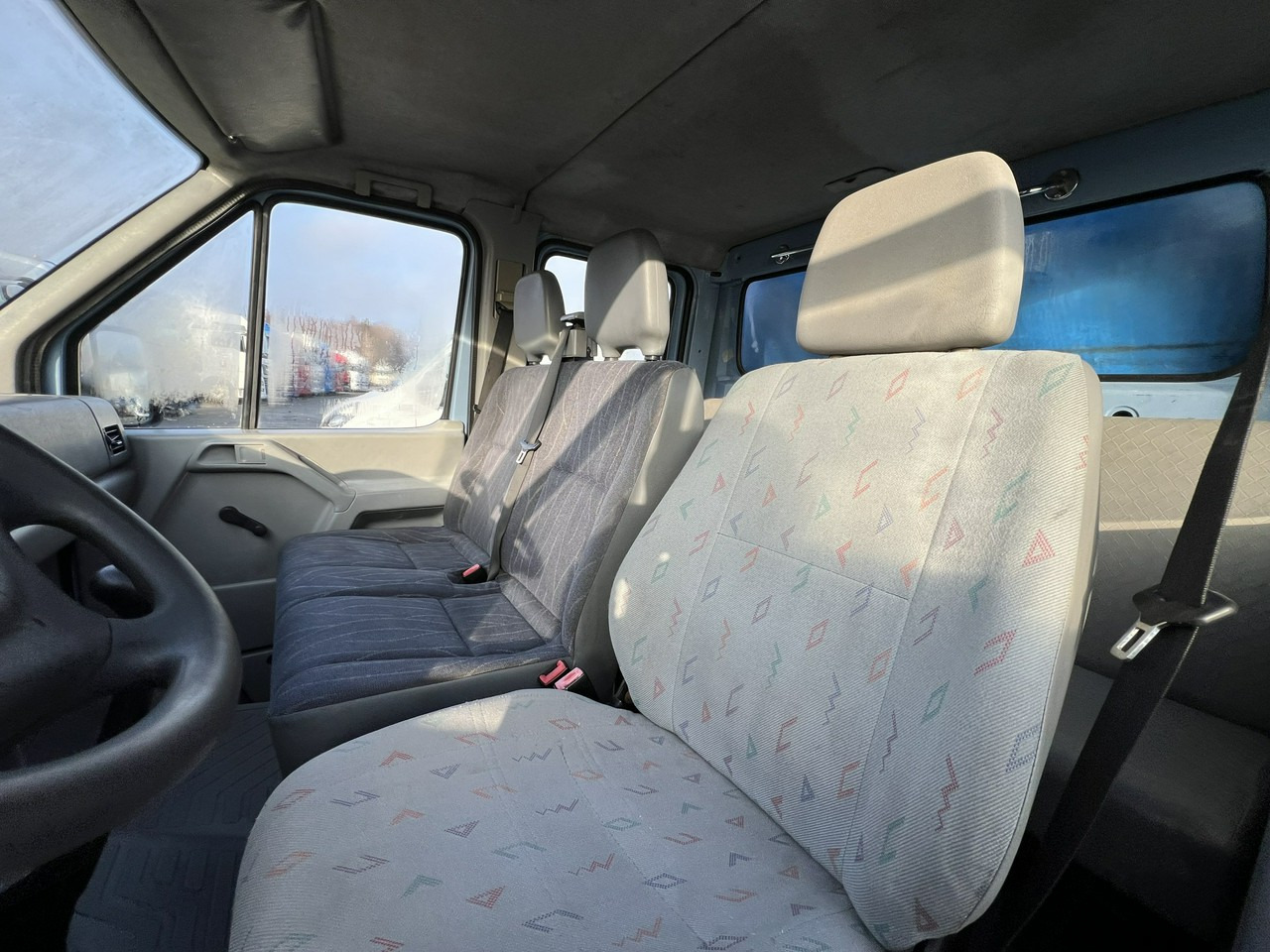 Van dengan terpal samping Volkswagen LT: gambar 22 Van dengan terpal samping Volkswagen LT: gambar 22