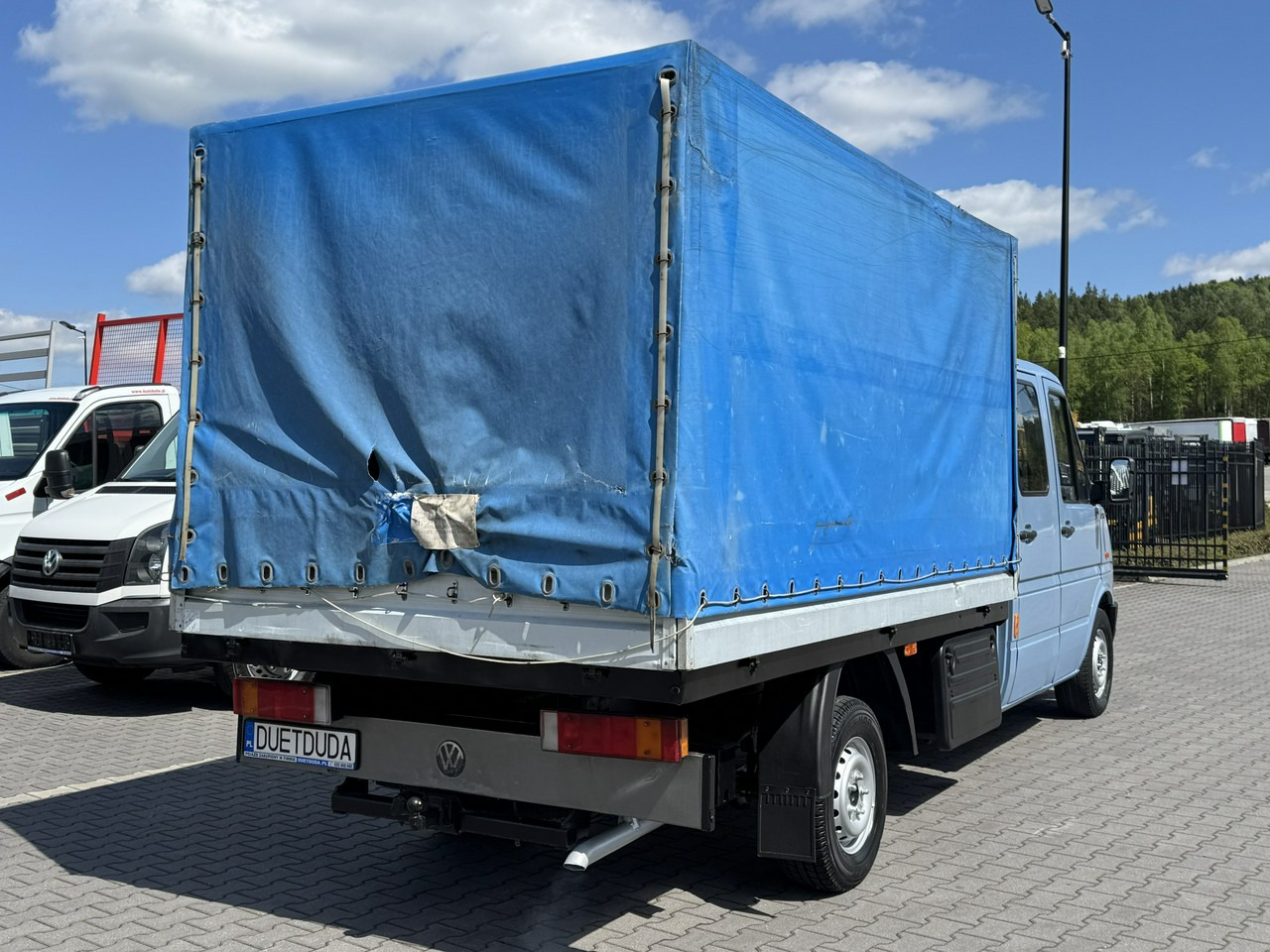 Van dengan terpal samping Volkswagen LT: gambar 14 Van dengan terpal samping Volkswagen LT: gambar 14