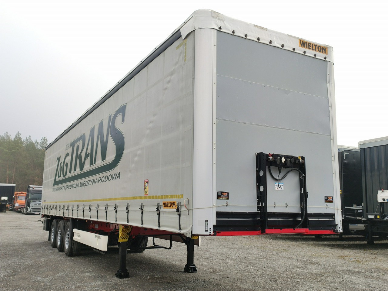 Wielton Standard Osie SAF - Semi-trailer dengan terpal samping: gambar 4 Wielton Standard Osie SAF - Semi-trailer dengan terpal samping: gambar 4