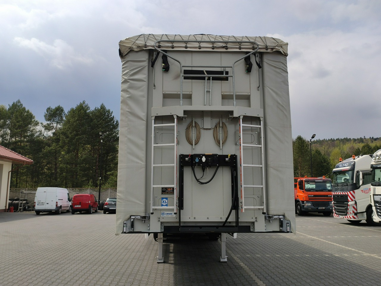 Wielton Standard na osiach SAF LIBNER DO PALET, ZRĄBKI, TROCIN - Semi-trailer dengan terpal samping: gambar 5 Wielton Standard na osiach SAF LIBNER DO PALET, ZRĄBKI, TROCIN - Semi-trailer dengan terpal samping: gambar 5