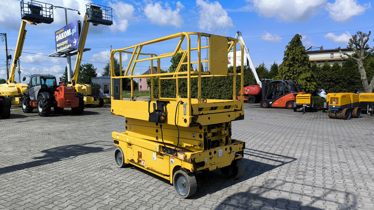 HAULOTTE Compact 10 - Scissor lifts: gambar 1 HAULOTTE Compact 10 - Scissor lifts: gambar 1