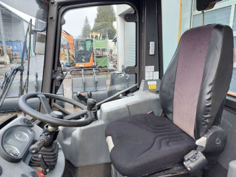 Skid steer Hitachi ZW 75-6: gambar 8