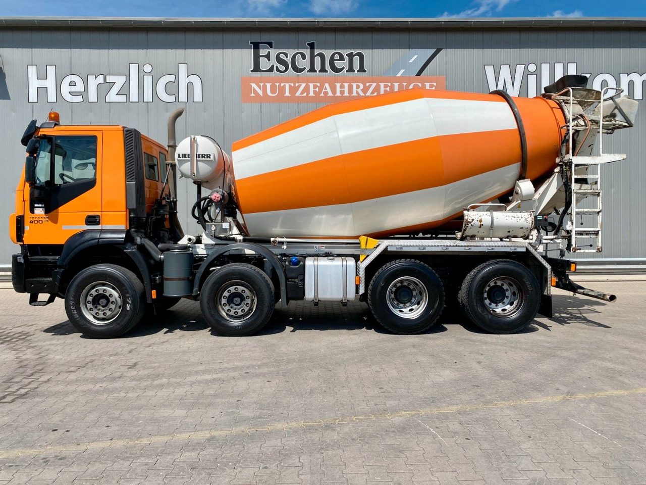 Iveco Trakker AD 340 TB 400/8x4 | 9m³ Liebherr*Navi*AC - Truk pengaduk beton: gambar 2 Iveco Trakker AD 340 TB 400/8x4 | 9m³ Liebherr*Navi*AC - Truk pengaduk beton: gambar 2