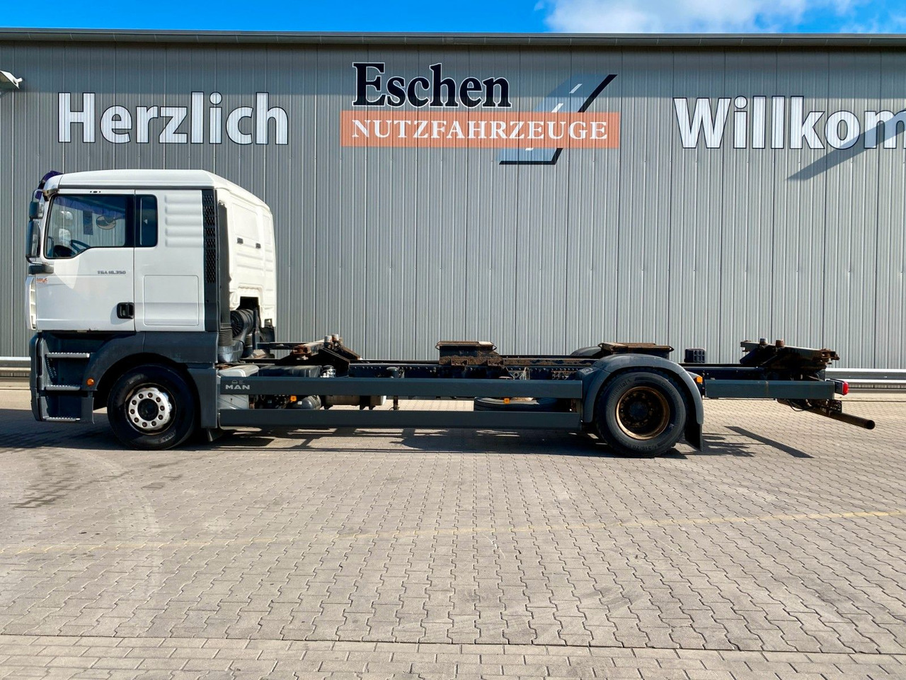 MAN TGA 18.350 LL Fahrschule*Driving school*5 Sitze MAN TGA 18.350 LL Fahrschule*Driving school*5 Sitze - Pengangkut kontainer/ Container truck: gambar 2 MAN TGA 18.350 LL Fahrschule*Driving school*5 Sitze MAN TGA 18.350 LL Fahrschule*Driving school*5 Sitze - Pengangkut kontainer/ Container truck: gambar 2