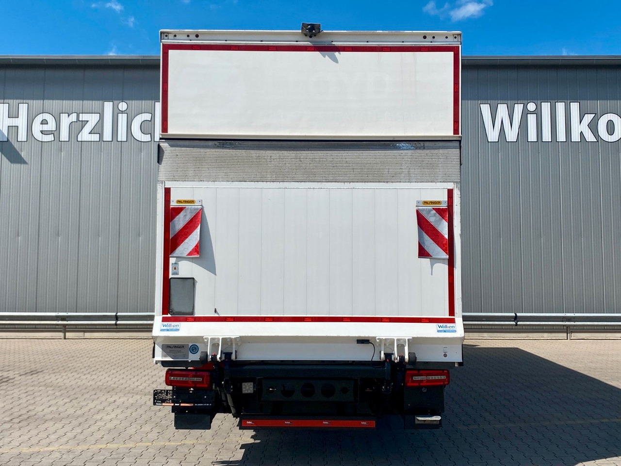 MAN TGL 12.220 Automatik*LBW*HU+BremseNEU*Navi*Kamer - Truk box: gambar 4 MAN TGL 12.220 Automatik*LBW*HU+BremseNEU*Navi*Kamer - Truk box: gambar 4