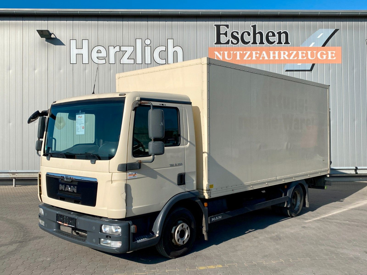 MAN TGL 8.150 Blatt/Blatt*5,5mKoffer*LBW*Seitentür MAN TGL 8.150 Blatt/Blatt*5,5mKoffer*LBW*Seitentür - Truk box: gambar 1 MAN TGL 8.150 Blatt/Blatt*5,5mKoffer*LBW*Seitentür MAN TGL 8.150 Blatt/Blatt*5,5mKoffer*LBW*Seitentür - Truk box: gambar 1