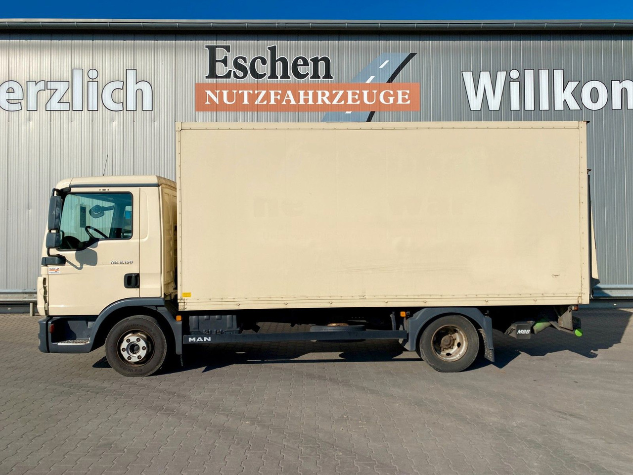 MAN TGL 8.150 Blatt/Blatt*5,5mKoffer*LBW*Seitentür MAN TGL 8.150 Blatt/Blatt*5,5mKoffer*LBW*Seitentür - Truk box: gambar 2 MAN TGL 8.150 Blatt/Blatt*5,5mKoffer*LBW*Seitentür MAN TGL 8.150 Blatt/Blatt*5,5mKoffer*LBW*Seitentür - Truk box: gambar 2