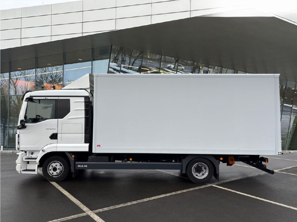 MAN TGL 8.220 4x2 BL - Truk box: gambar 2 MAN TGL 8.220 4x2 BL - Truk box: gambar 2