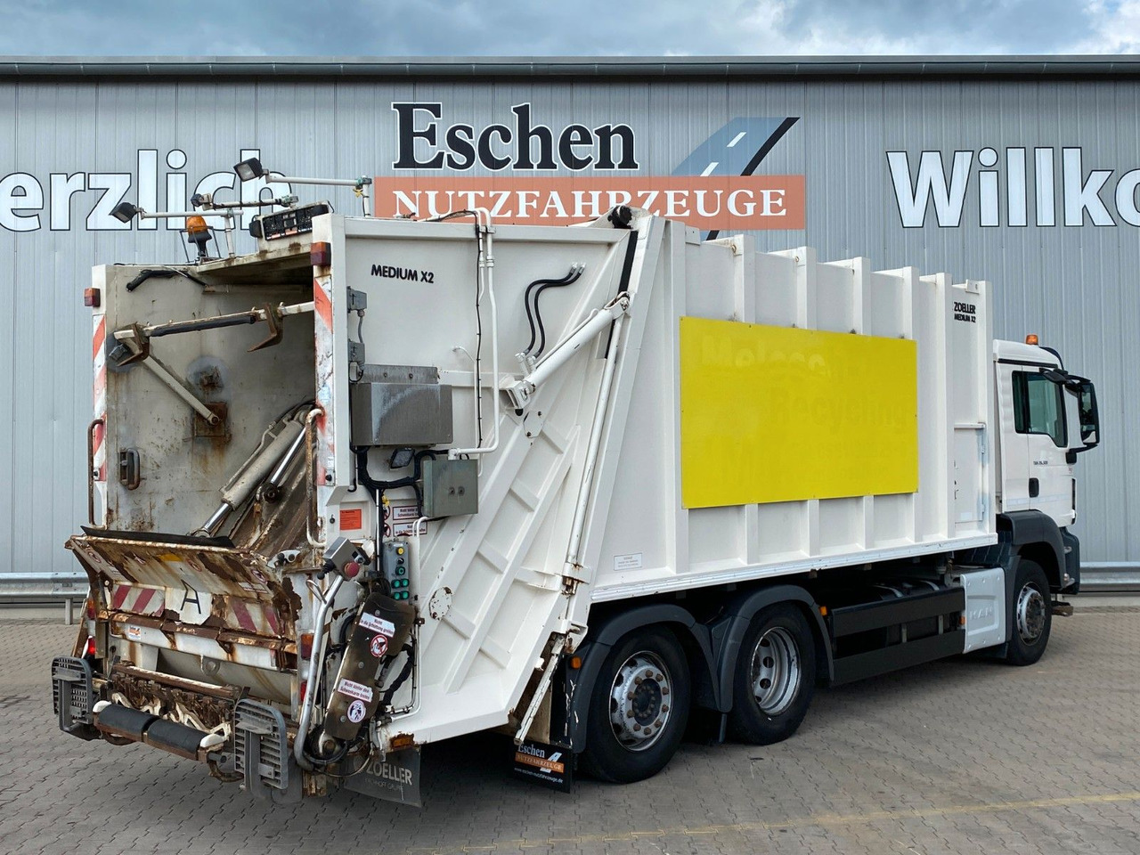 MAN TGS 26.320 6x2-4 | Zöller Medium X2EC24*3x Sitze - Truk sampah: gambar 5 MAN TGS 26.320 6x2-4 | Zöller Medium X2EC24*3x Sitze - Truk sampah: gambar 5