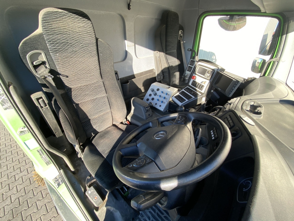 Mercedes-Benz 1323 LKO Atego - Penyapu jalan: gambar 5 Mercedes-Benz 1323 LKO Atego - Penyapu jalan: gambar 5