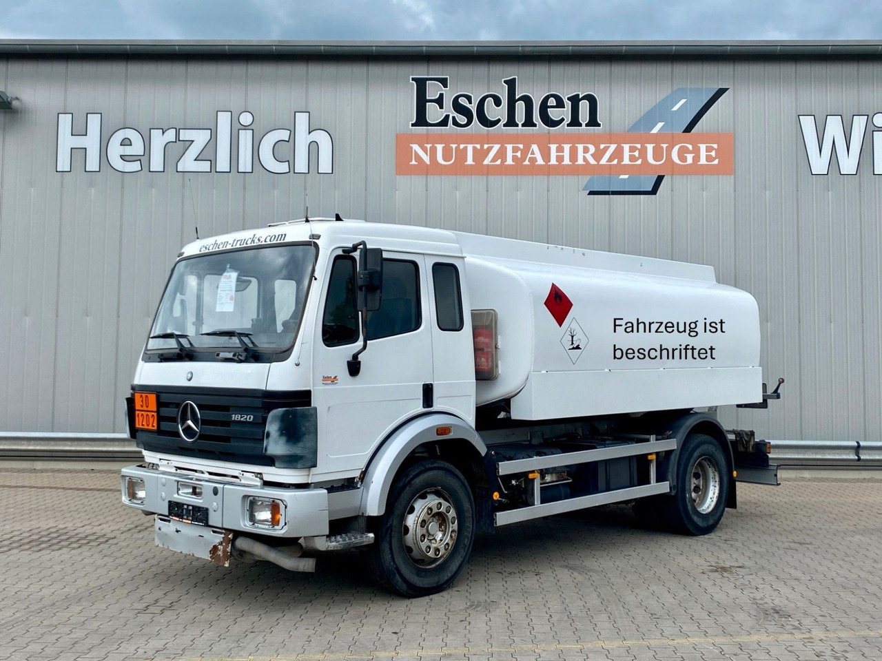 Mercedes-Benz 1820 SK | Speier A3*2x Kammern*13.700ltr*Navi - Truk tangki: gambar 1 Mercedes-Benz 1820 SK | Speier A3*2x Kammern*13.700ltr*Navi - Truk tangki: gambar 1
