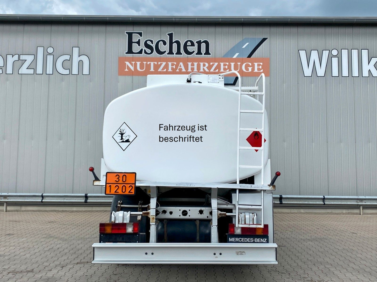 Mercedes-Benz 1820 SK | Speier A3*2x Kammern*13.700ltr*Navi - Truk tangki: gambar 4 Mercedes-Benz 1820 SK | Speier A3*2x Kammern*13.700ltr*Navi - Truk tangki: gambar 4