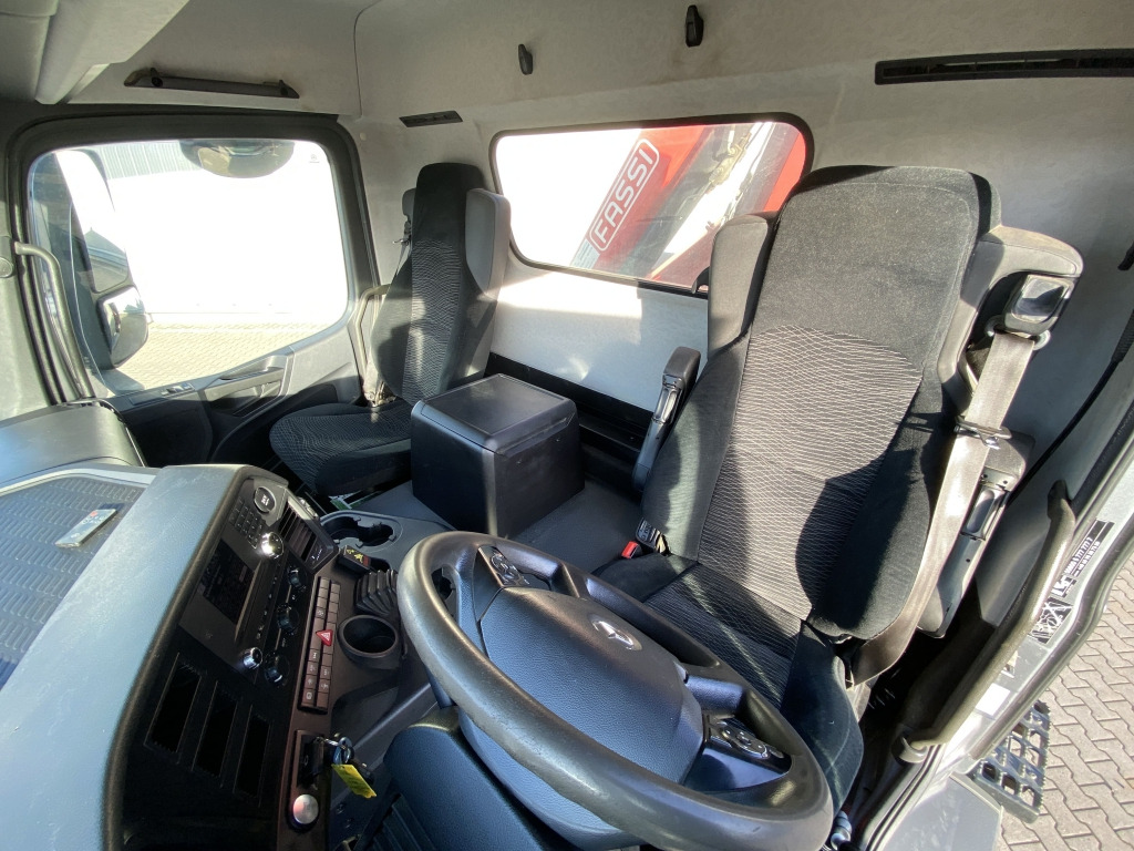 Mercedes-Benz 1832 4x2 / Fassi Kran - Truk jungkit, Truk derek: gambar 5 Mercedes-Benz 1832 4x2 / Fassi Kran - Truk jungkit, Truk derek: gambar 5