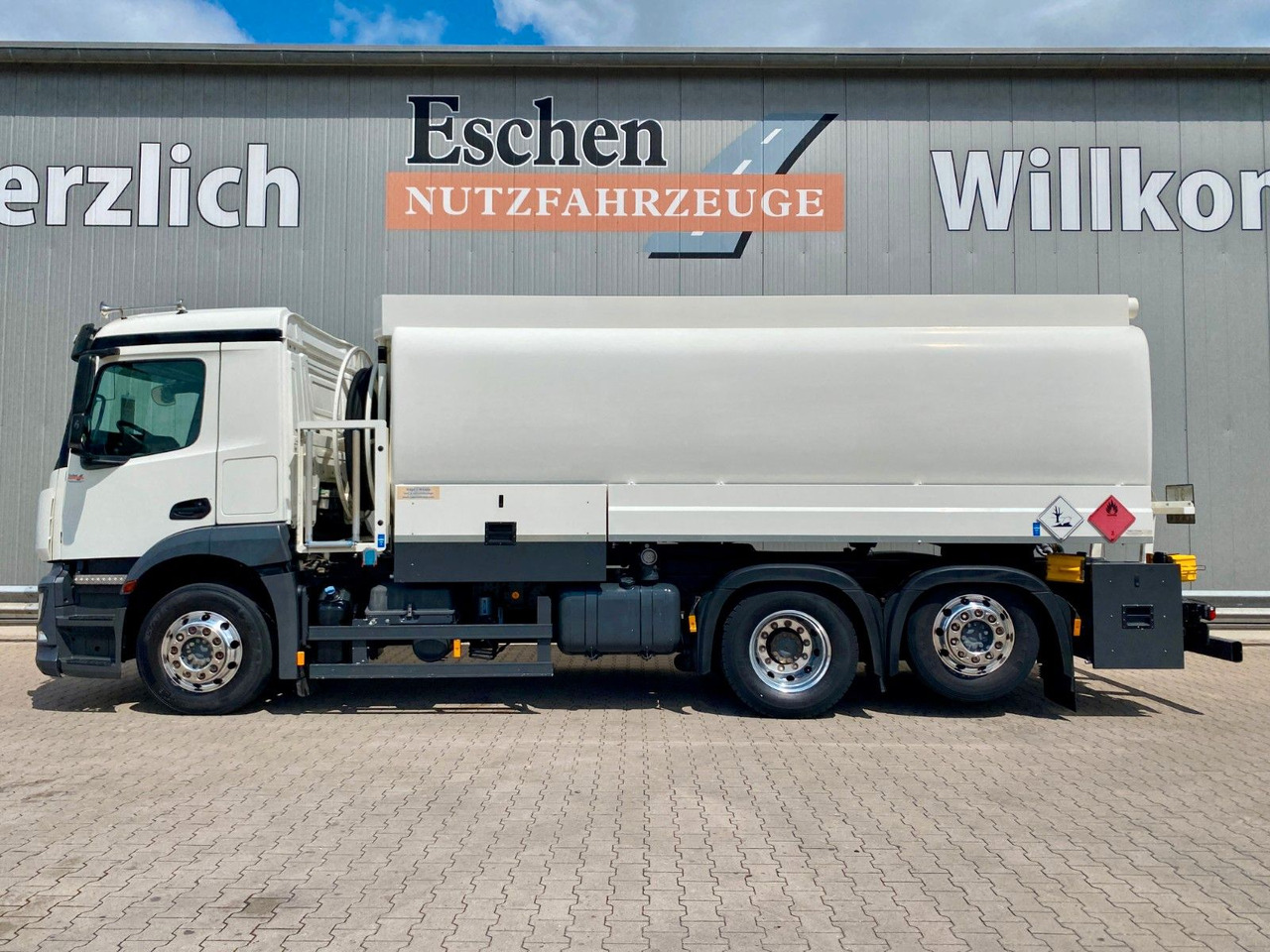 Mercedes-Benz 2540 Antos | A3*3x Kammern/20.990ltr*Kamera*Navi - Truk tangki: gambar 2 Mercedes-Benz 2540 Antos | A3*3x Kammern/20.990ltr*Kamera*Navi - Truk tangki: gambar 2