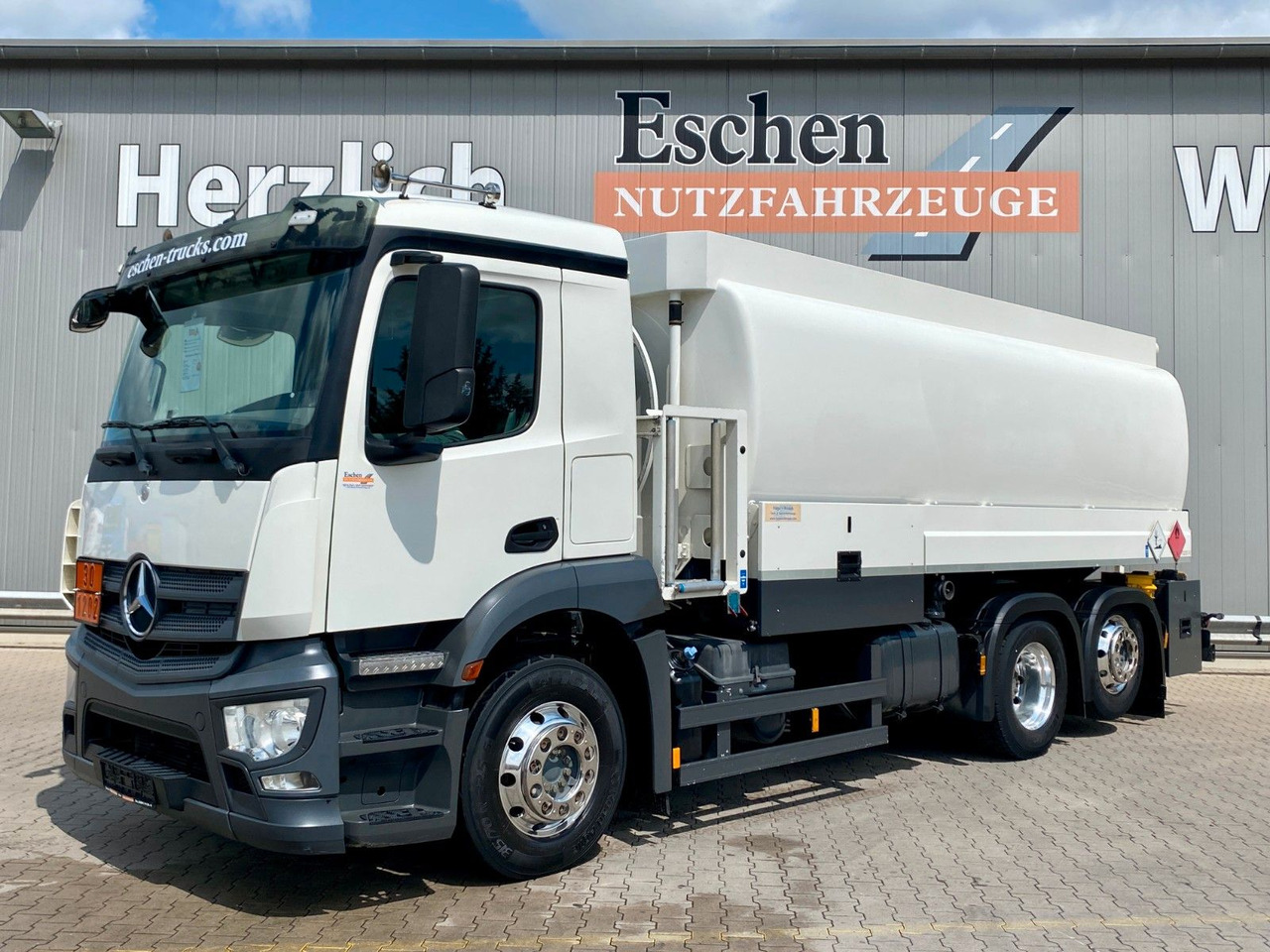 Mercedes-Benz 2540 Antos | A3*3x Kammern/20.990ltr*Kamera*Navi - Truk tangki: gambar 1 Mercedes-Benz 2540 Antos | A3*3x Kammern/20.990ltr*Kamera*Navi - Truk tangki: gambar 1