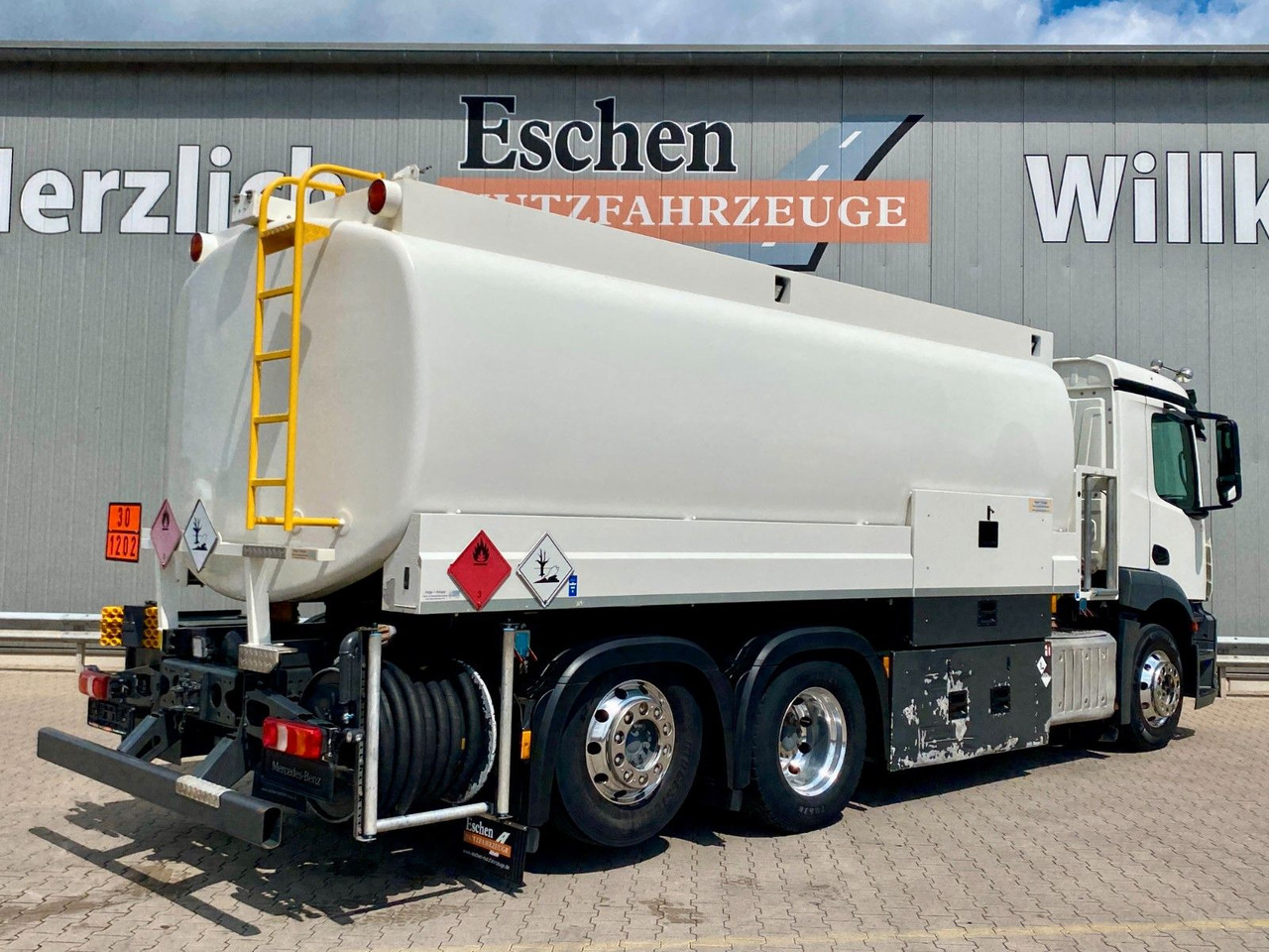 Mercedes-Benz 2540 Antos | A3*3x Kammern/20.990ltr*Kamera*Navi - Truk tangki: gambar 5 Mercedes-Benz 2540 Antos | A3*3x Kammern/20.990ltr*Kamera*Navi - Truk tangki: gambar 5