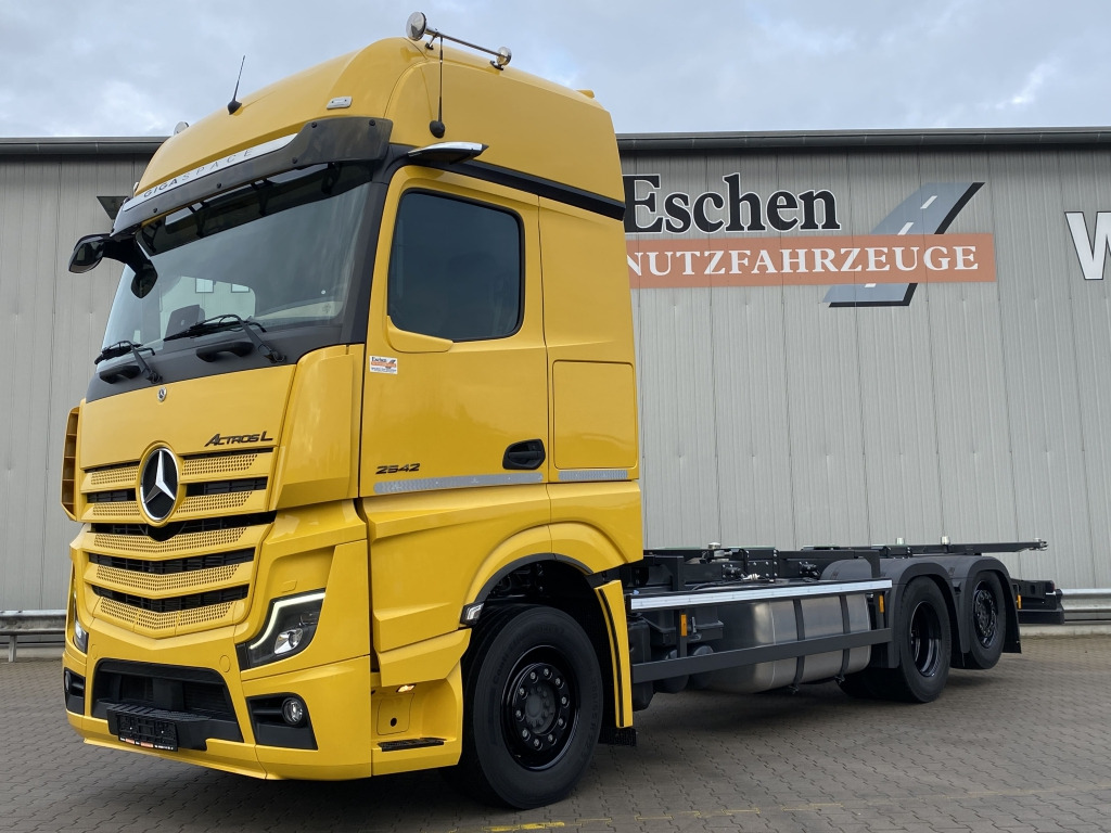Mercedes-Benz 2542 L 6x2 Actros Giga-Space - Pengangkut kontainer/ Container truck: gambar 1 Mercedes-Benz 2542 L 6x2 Actros Giga-Space - Pengangkut kontainer/ Container truck: gambar 1