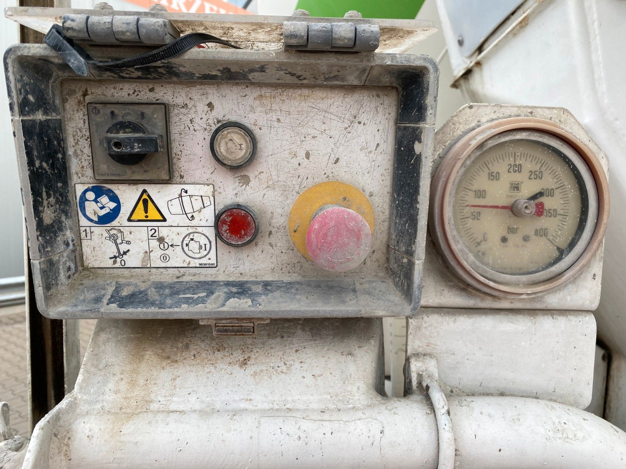 Mercedes-Benz 3236 Arocs | 9m³ Stetter*Klima*Navi*Blatt*1.Hand - Truk pengaduk beton: gambar 4 Mercedes-Benz 3236 Arocs | 9m³ Stetter*Klima*Navi*Blatt*1.Hand - Truk pengaduk beton: gambar 4