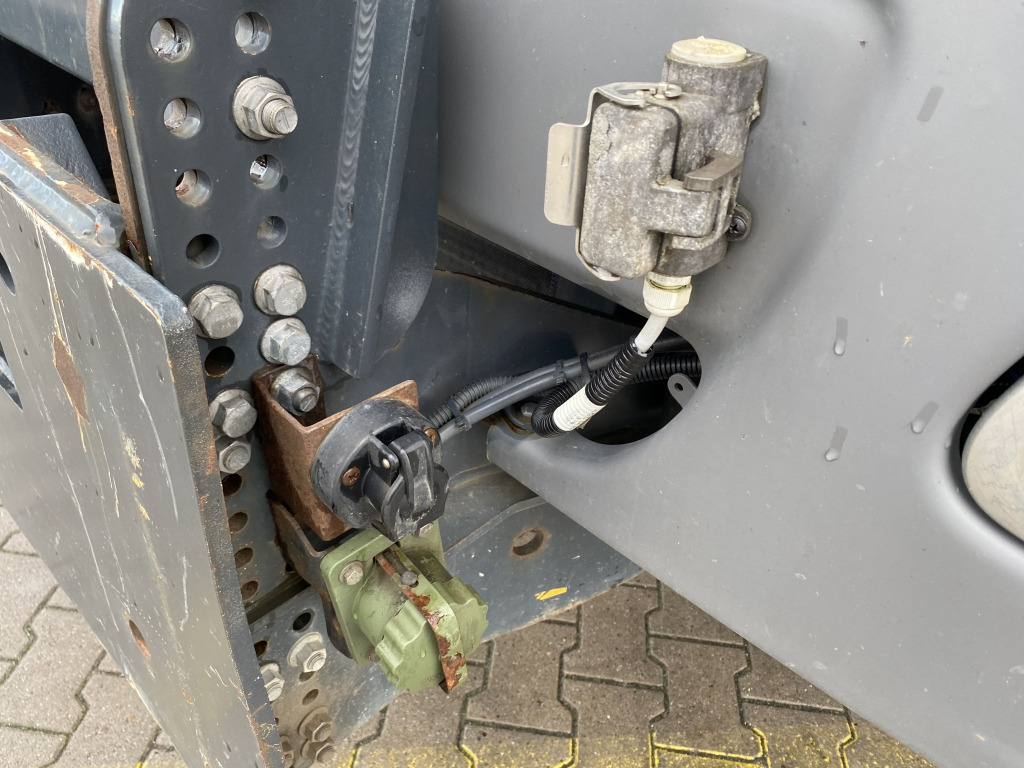 Mercedes-Benz 3346 AK 6x6 - Truk jungkit: gambar 3 Mercedes-Benz 3346 AK 6x6 - Truk jungkit: gambar 3