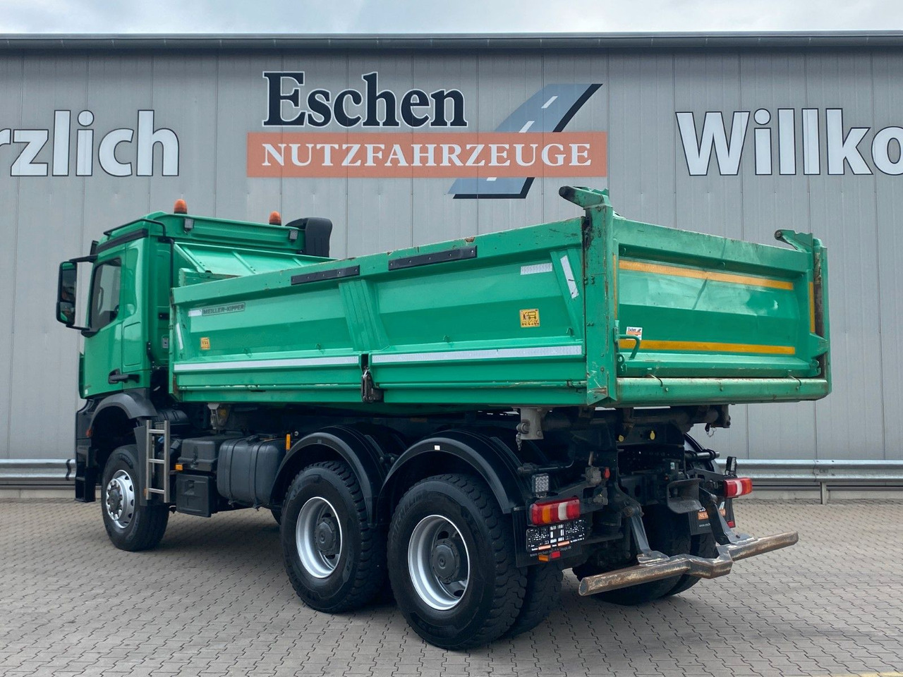 Mercedes-Benz Arocs 3345 6x6 | MEILLER*Bordmatik*Blatt*AHK+Oel - Truk jungkit: gambar 4 Mercedes-Benz Arocs 3345 6x6 | MEILLER*Bordmatik*Blatt*AHK+Oel - Truk jungkit: gambar 4