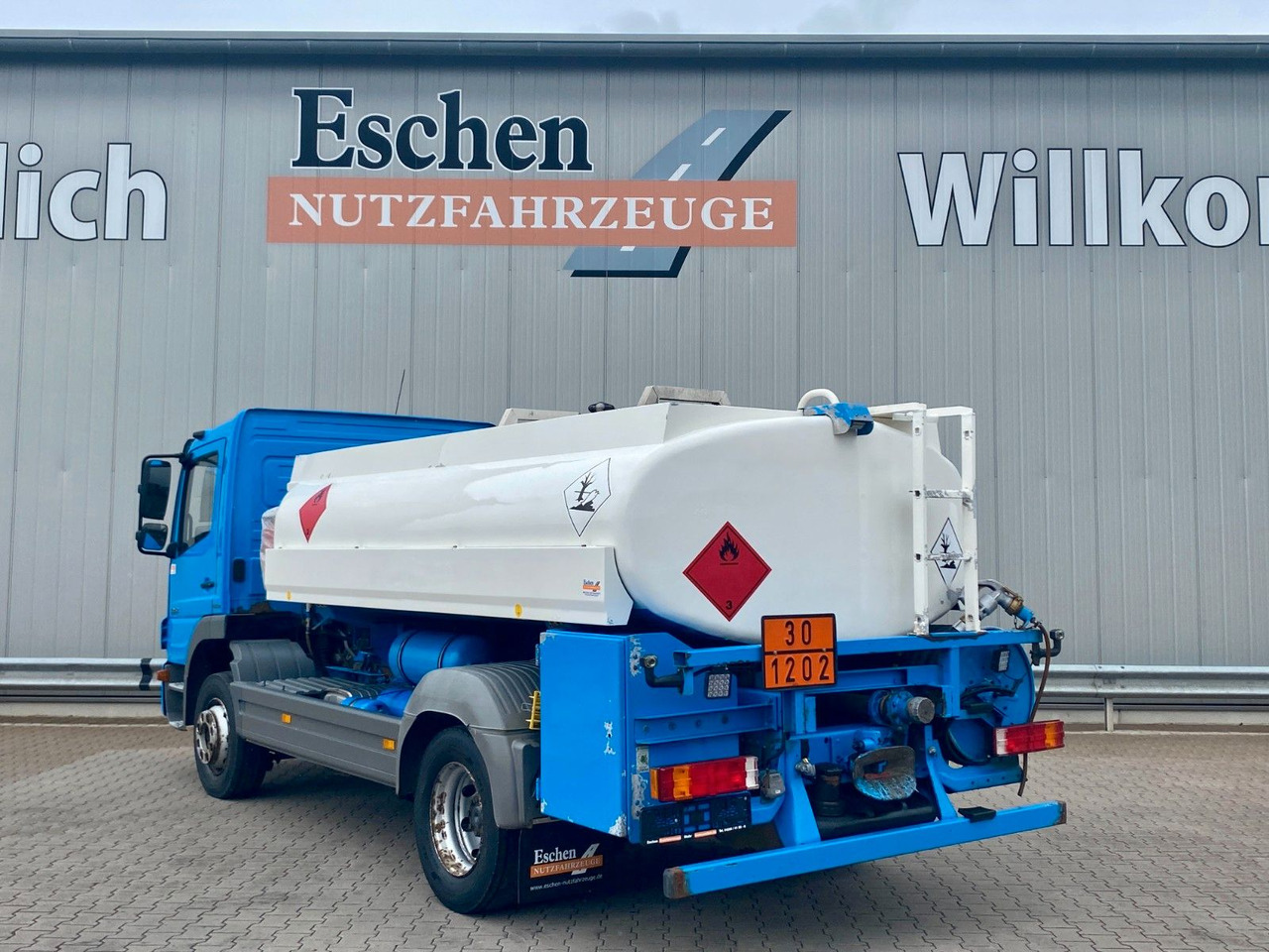 Mercedes-Benz Atego 1318 | Esterer A3*7480ltr*AHK*1.Hand - Truk tangki: gambar 3 Mercedes-Benz Atego 1318 | Esterer A3*7480ltr*AHK*1.Hand - Truk tangki: gambar 3
