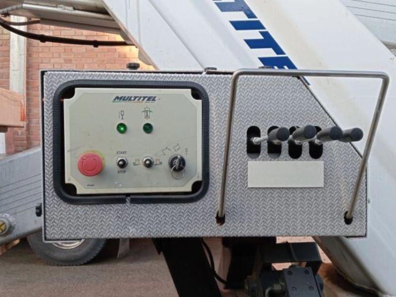 MULTITEL NISSAN NT 400 + HX 195 - Platform udara yang dipasang di truk: gambar 2 MULTITEL NISSAN NT 400 + HX 195 - Platform udara yang dipasang di truk: gambar 2