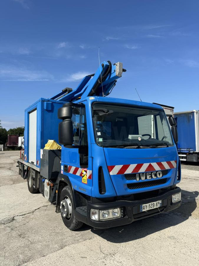 Iveco Eurocargo 100E18 - Platform udara yang dipasang di truk: gambar 1 Iveco Eurocargo 100E18 - Platform udara yang dipasang di truk: gambar 1