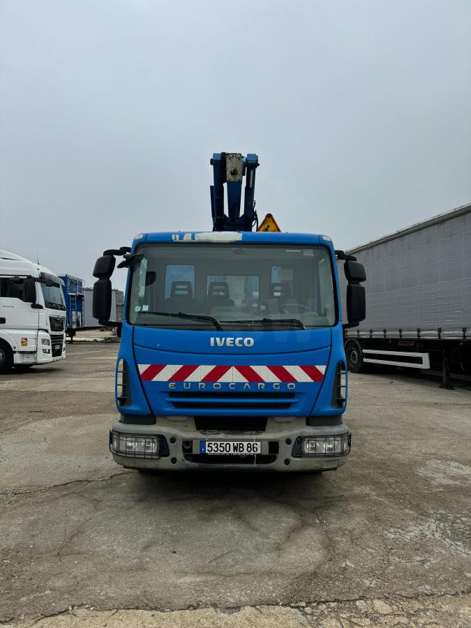 Iveco Eurocargo 100E19 - Platform udara yang dipasang di truk: gambar 2 Iveco Eurocargo 100E19 - Platform udara yang dipasang di truk: gambar 2