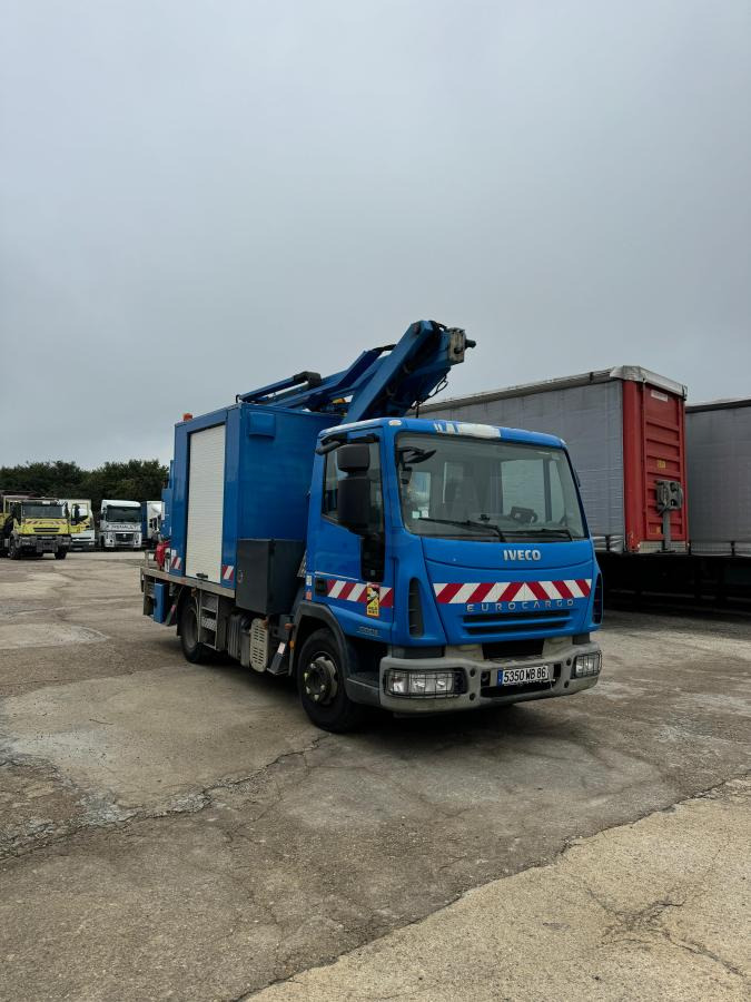 Iveco Eurocargo 100E19 - Platform udara yang dipasang di truk: gambar 3 Iveco Eurocargo 100E19 - Platform udara yang dipasang di truk: gambar 3