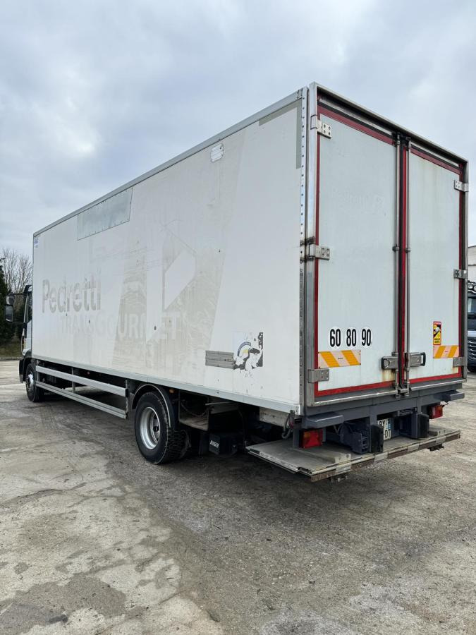 Iveco Eurocargo 160E30 - Truk berpendingin: gambar 5 Iveco Eurocargo 160E30 - Truk berpendingin: gambar 5