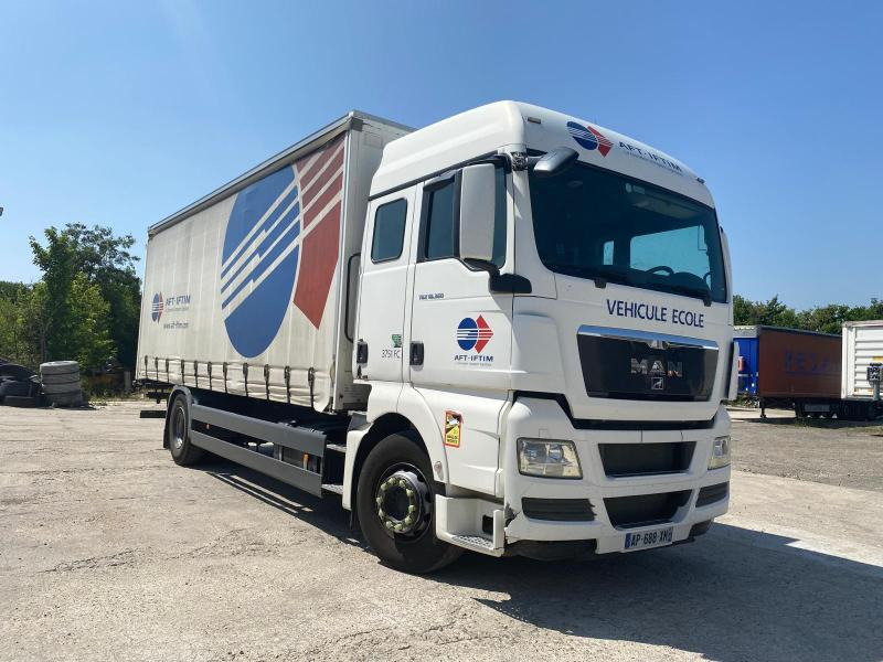MAN TGX 18.360 - Truk dengan terpal samping: gambar 4 MAN TGX 18.360 - Truk dengan terpal samping: gambar 4