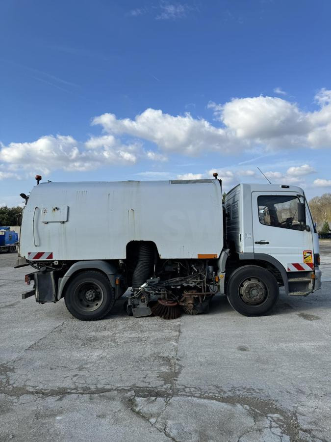 Mercedes Atego - Penyapu jalan: gambar 2 Mercedes Atego - Penyapu jalan: gambar 2