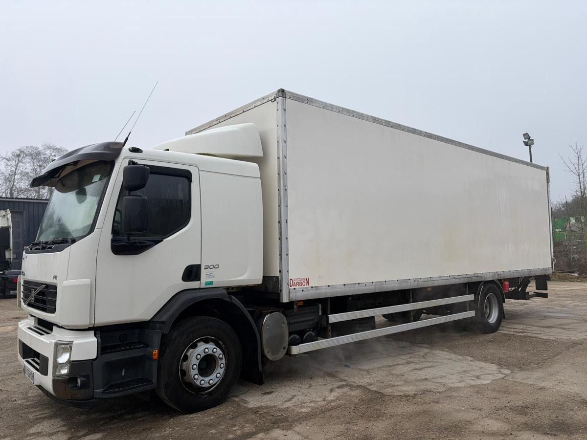 Volvo FE 300 - Truk box: gambar 2 Volvo FE 300 - Truk box: gambar 2