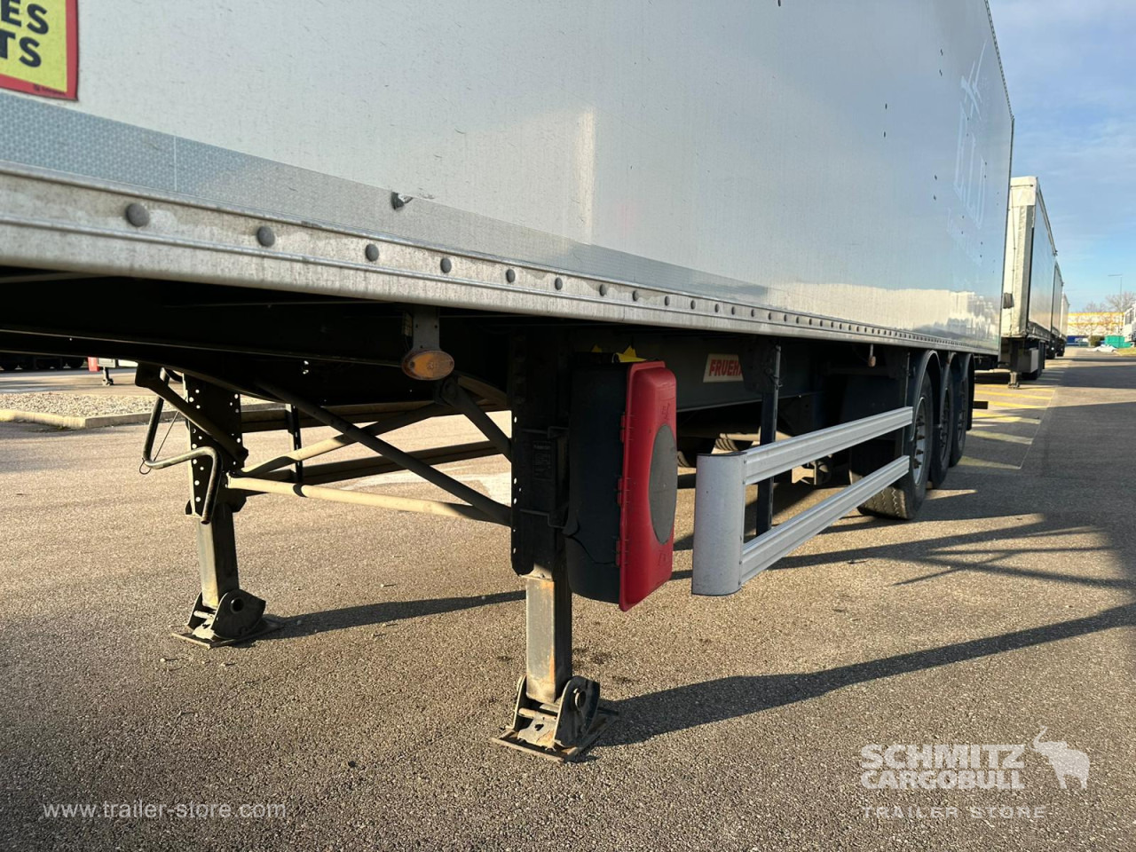 FRUEHAUF Dryfreight Standard Roller shutter door - Semi-trailer kotak tertutup: gambar 2 FRUEHAUF Dryfreight Standard Roller shutter door - Semi-trailer kotak tertutup: gambar 2