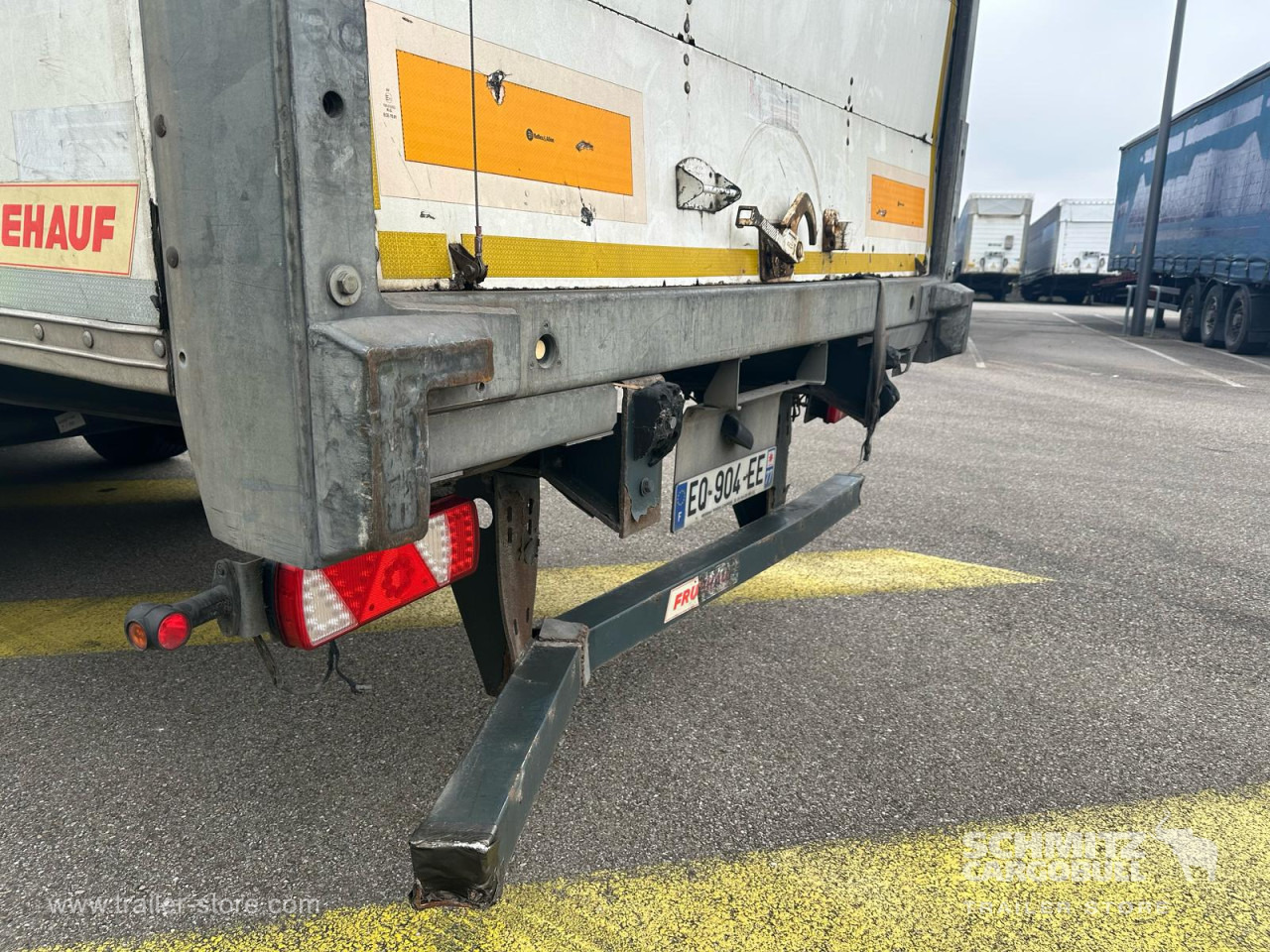 Semi-trailer kotak tertutup FRUEHAUF Dryfreight Standard Roller shutter door: gambar 11