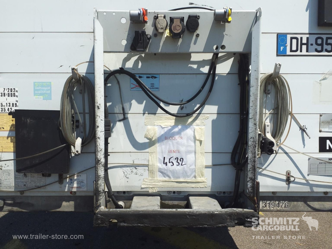 SCHMITZ Curtainsider Standard Taillift - Semi-trailer dengan terpal samping: gambar 3 SCHMITZ Curtainsider Standard Taillift - Semi-trailer dengan terpal samping: gambar 3