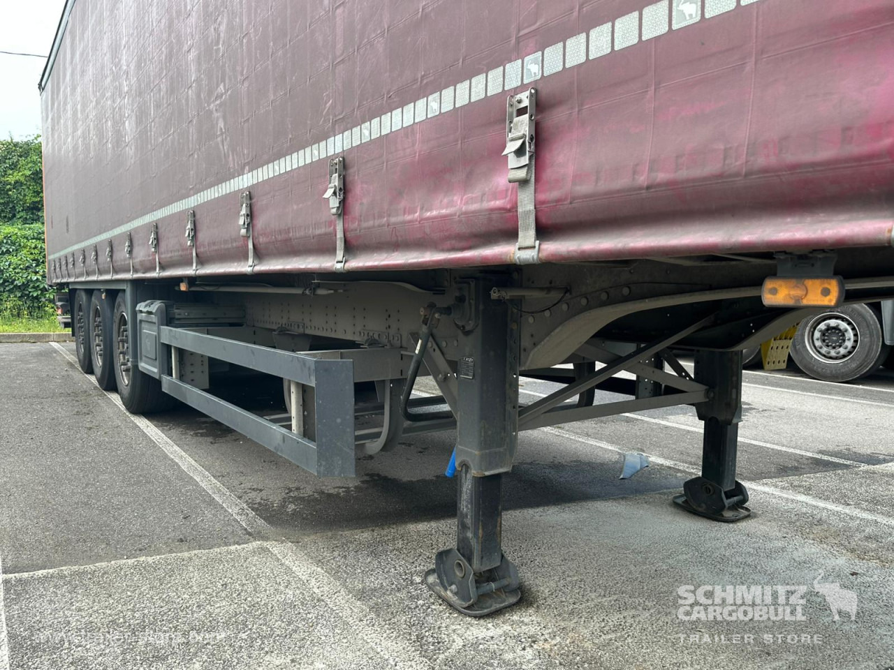 SCHMITZ Curtainsider Standard Taillift - Semi-trailer dengan terpal samping: gambar 2 SCHMITZ Curtainsider Standard Taillift - Semi-trailer dengan terpal samping: gambar 2