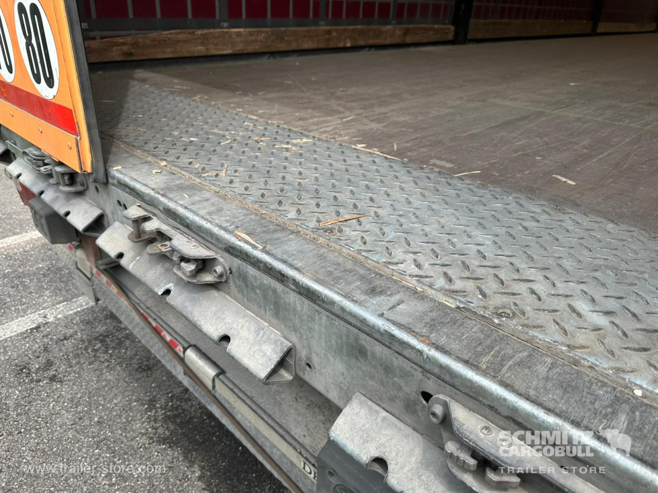 SCHMITZ Curtainsider Standard Taillift - Semi-trailer dengan terpal samping: gambar 4 SCHMITZ Curtainsider Standard Taillift - Semi-trailer dengan terpal samping: gambar 4